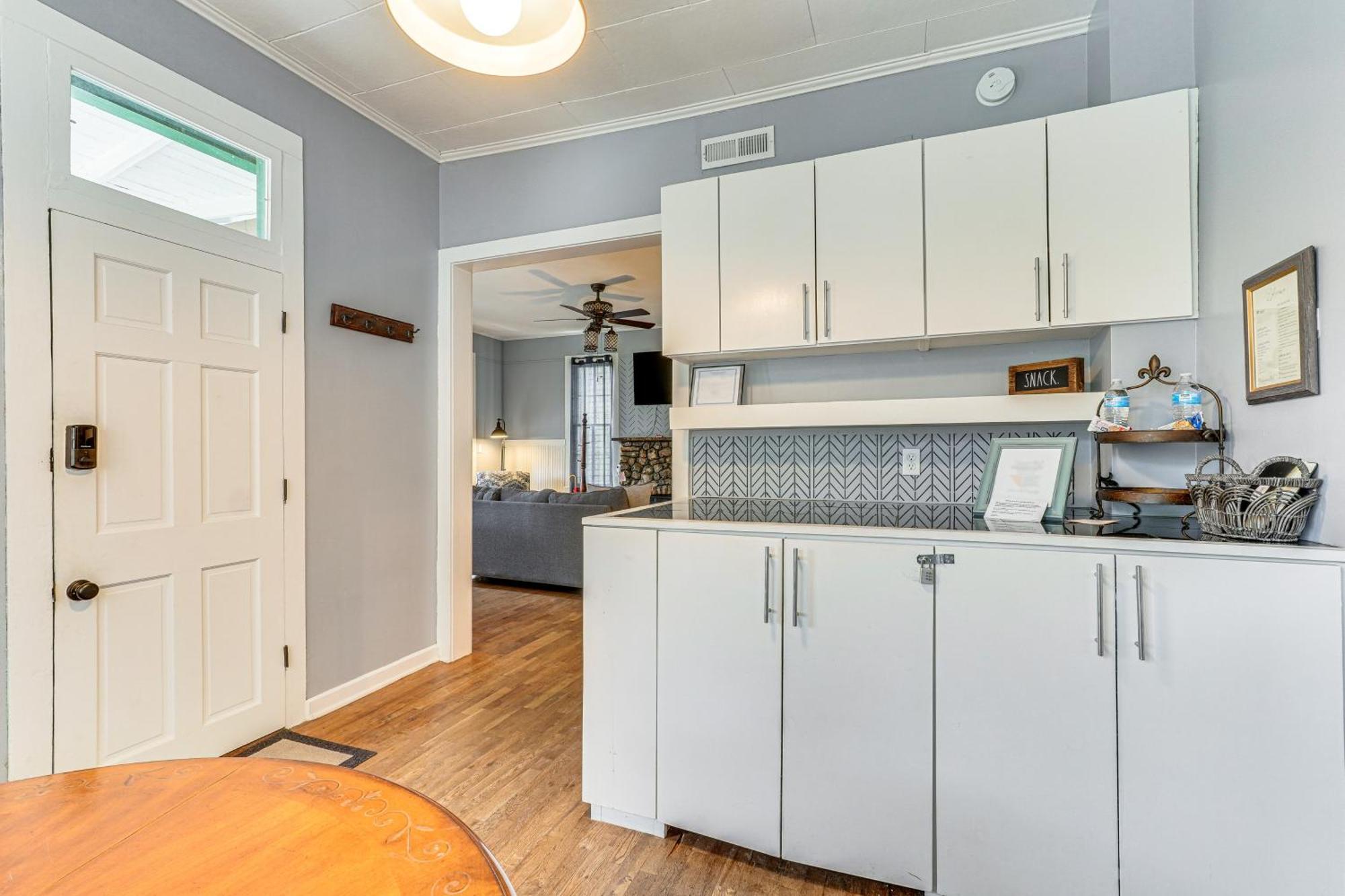 Cozy Cottage, Walk To Dtwn! *